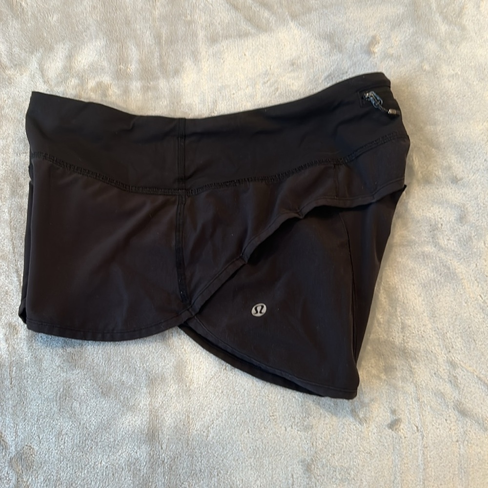 Lululemon shorts - Picture 2 of 8